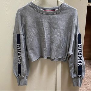 Tommy Hilfiger Vintage Gray Logo Cropped Long Sleeve Sweater Top